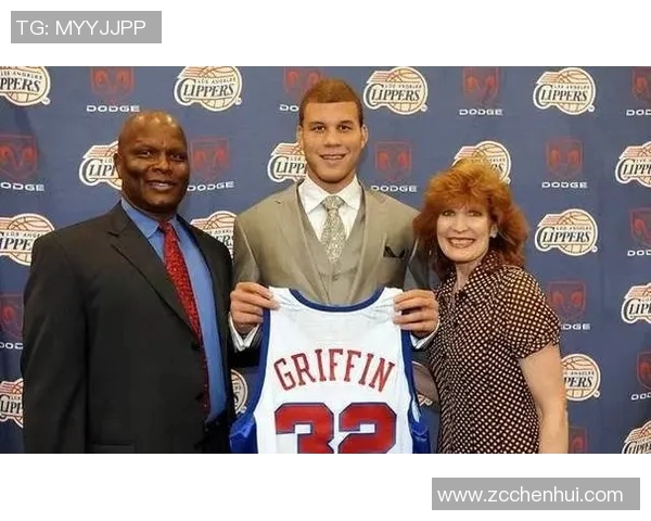 NBA球星与街球手的巅峰对决谁能胜出篮球场上的传奇与街头风云